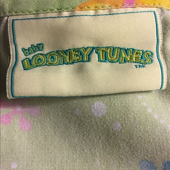 Baby Tweety Bird Pale Green Scrub Top Medium Looney Tunes Nurse Medical - Picture 7 of 8